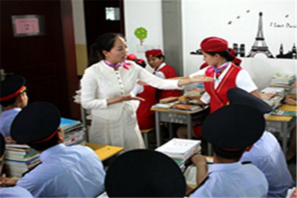 兰州正规高铁乘务学校讲解铁路运输管理专业的发展前景