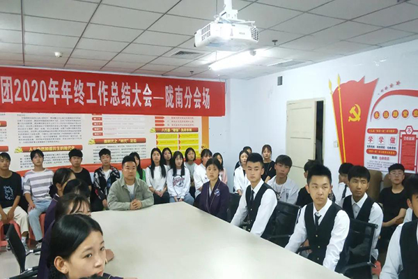 高铁乘务专业成为初中毕业生新的选择 