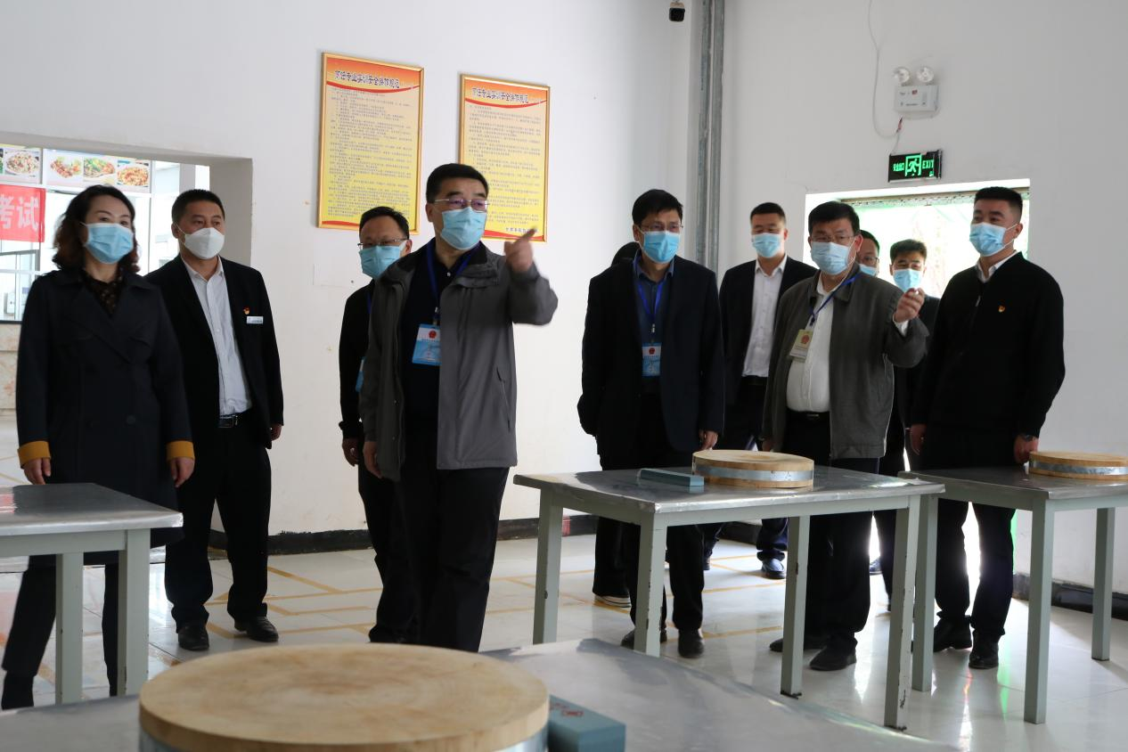 甘肃省中式烹调师、中式面点师技能鉴定工作在我校顺利举行
