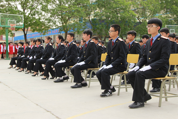 甘肃铁路学校解答高铁务员到底是不是青春饭?（1）