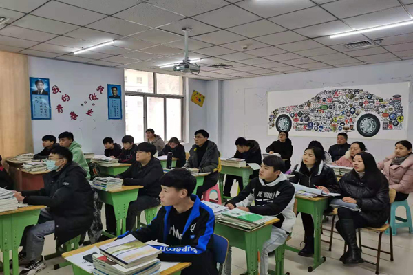 甘肃北方技工学校分析为什么推荐男生学习新能源汽车维修专业？
