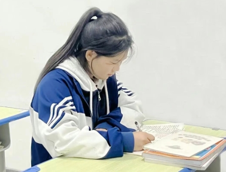 ​ 校园文字拼图 · 课桌旁札 | 校园：成长的港湾