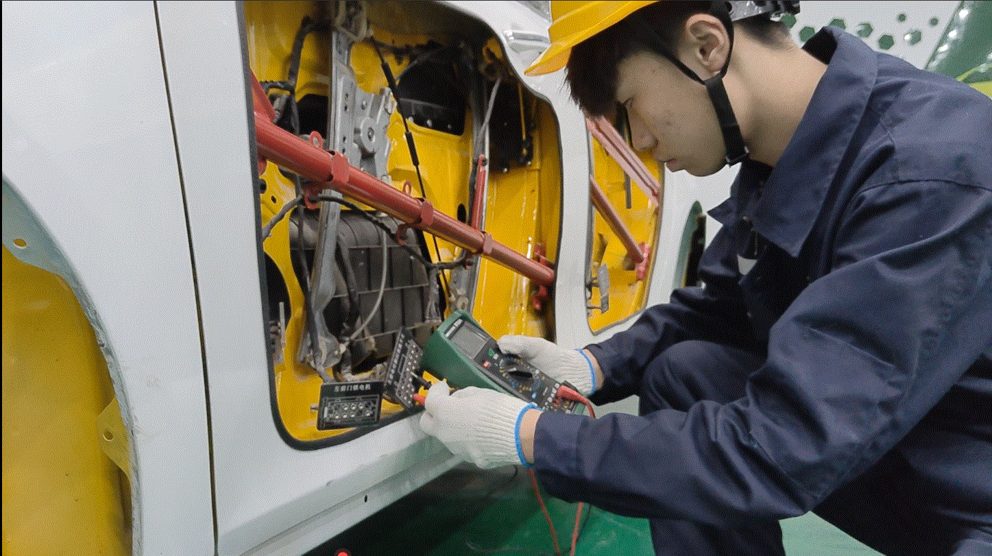 人民日报 | 技能人才，走上成长“快速路”